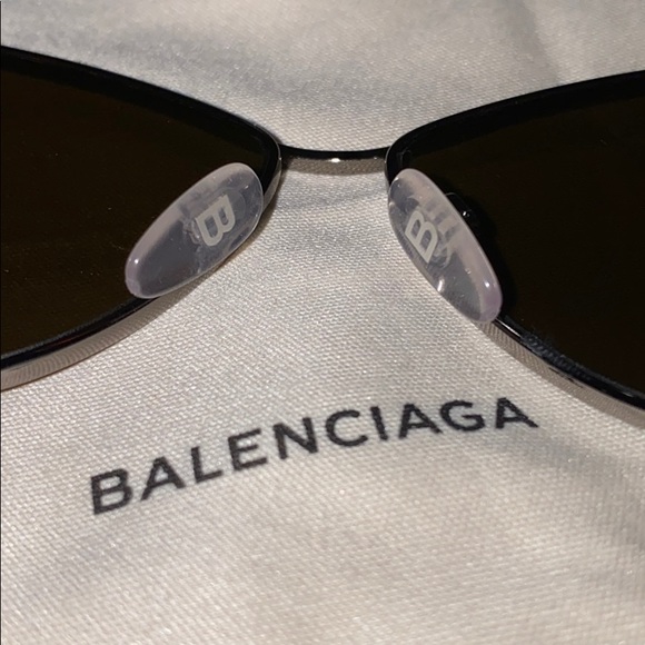 Balenciaga cat-eye sunglasses 😎 - Picture 6 of 6